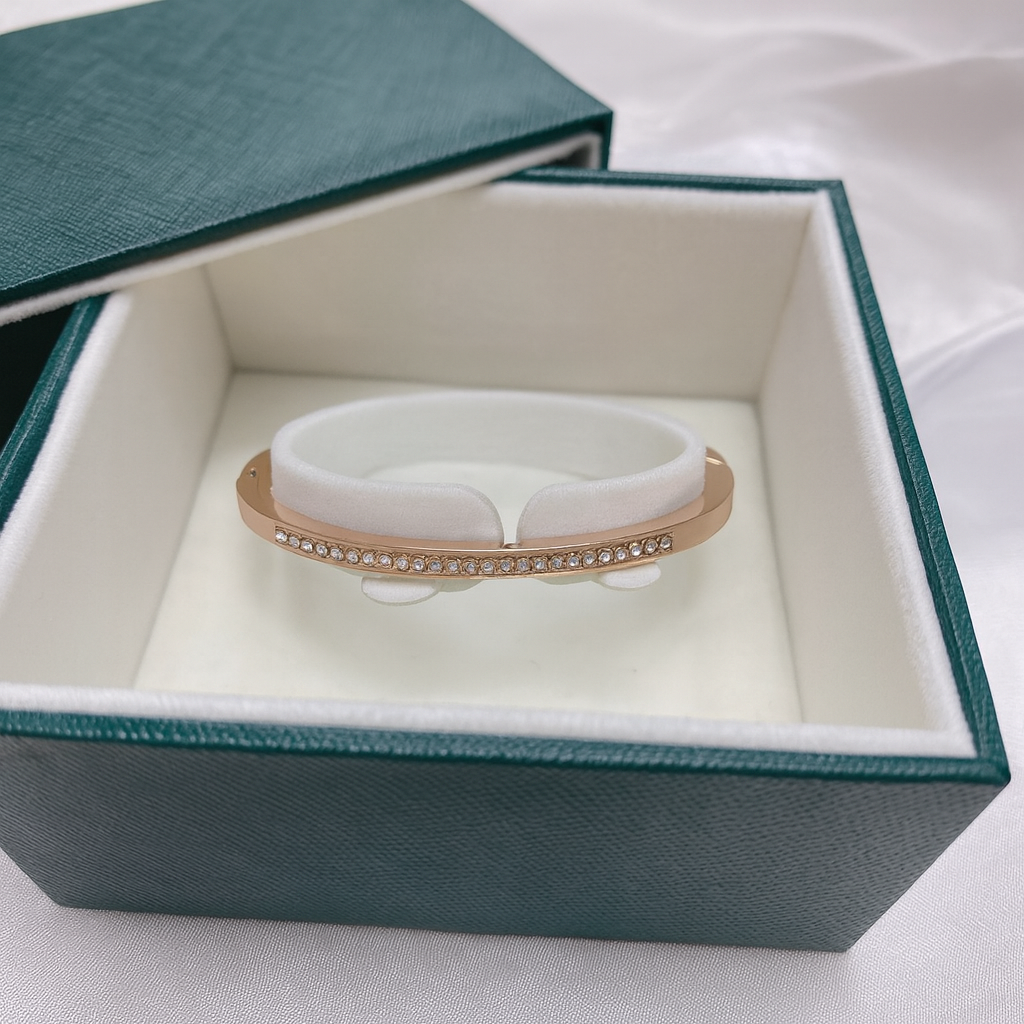 Light Luxury and Exquisite Fashionable Gold Alloy Bracelet