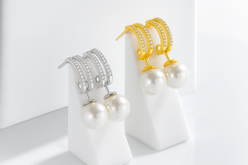 a Pair of High-End Earrings with Natural Pearls From Europe and America