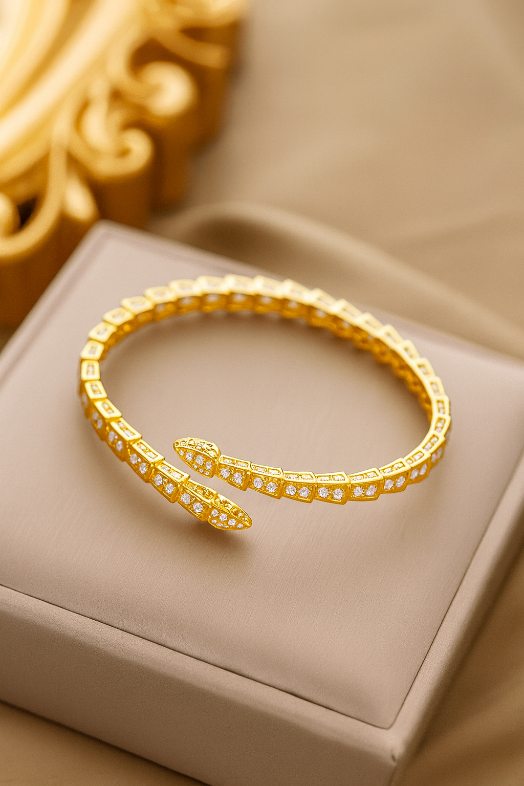 Versatile and Fashionable European and American Snake Shaped Simple Opening